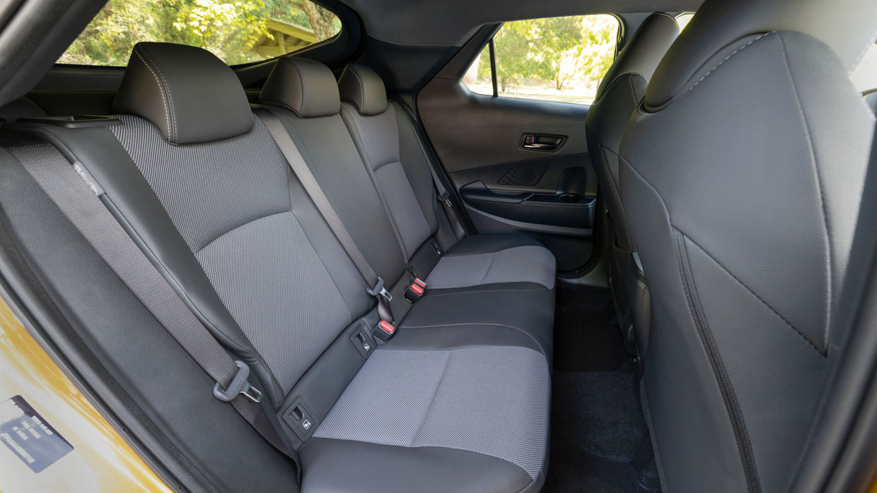Toyota C-HR 2024 Koba back seats