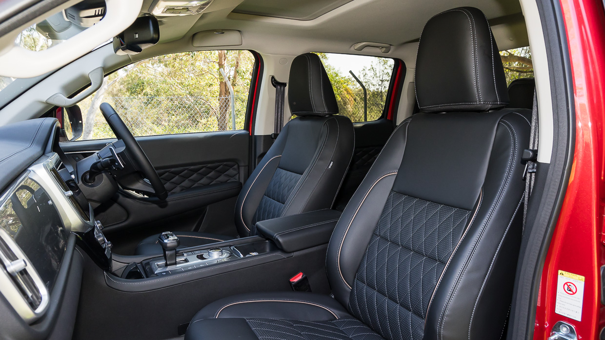GWM Ute Cannon XSR 2024 interior front seats