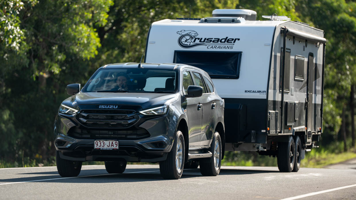 2024 Isuzu MU-X LS-M 1.9L Obsidian Grey towing Crusader Excalibur (3)