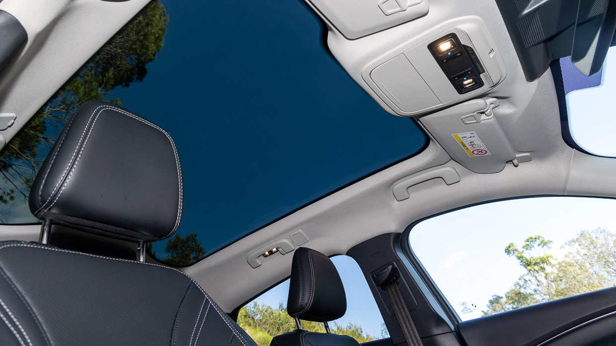 Ford Mustang Mach-E Select 2024 roof