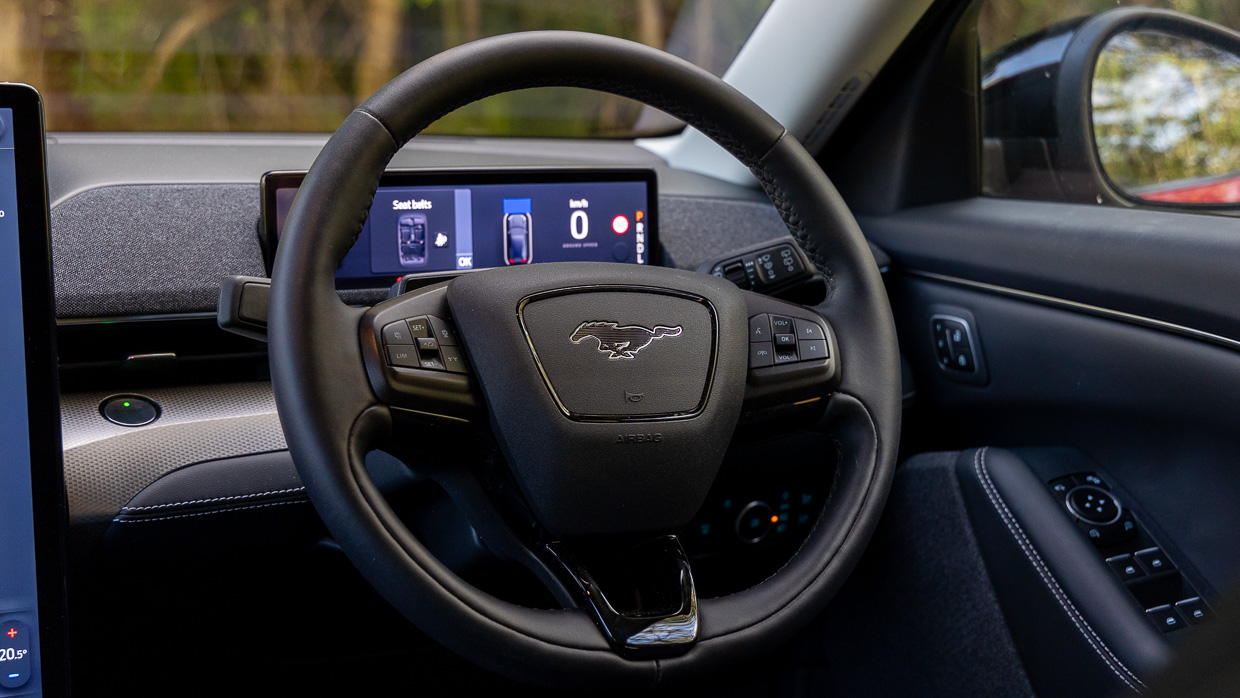 Ford Mustang Mach-E Select 2024 steering wheel