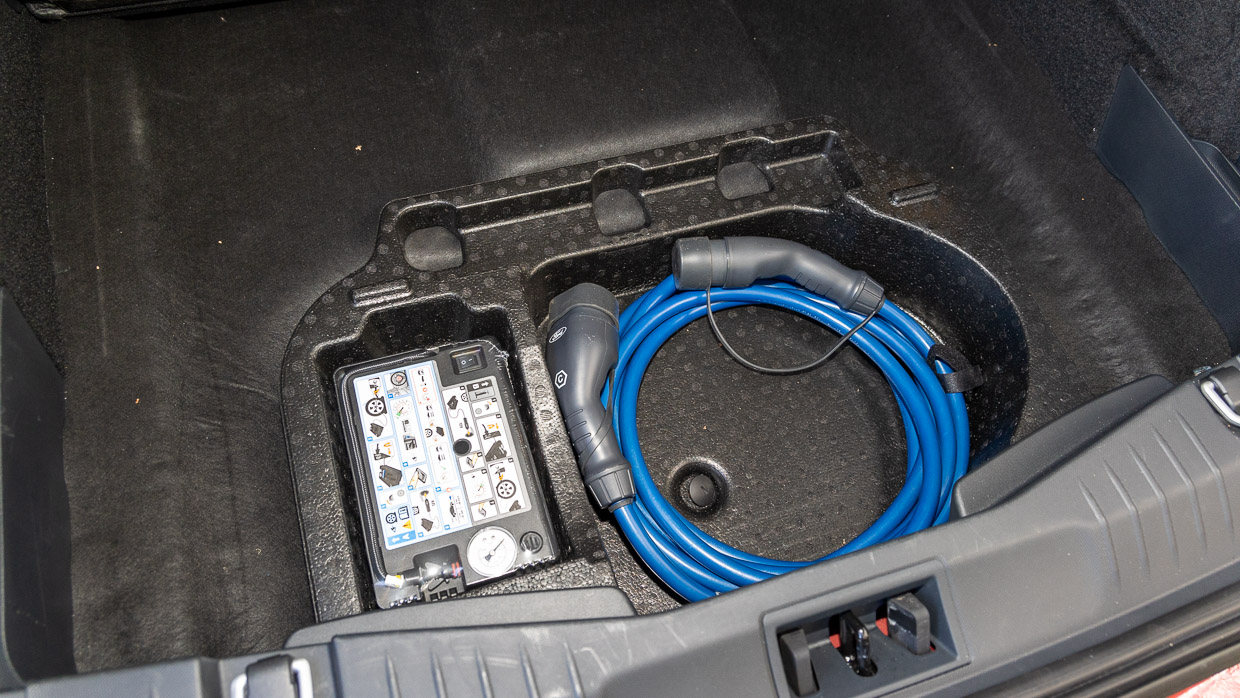 Ford Mustang Mach-E Select 2024 charging cable