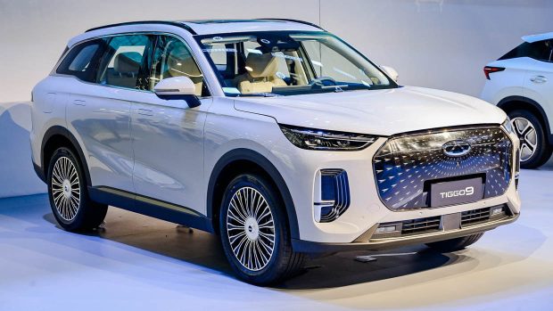 2024 Chery Tiggo 9 PHEV entrance 3/4 on the stand
