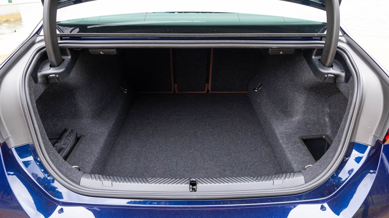 BMW 520i 2024 interior boot 2