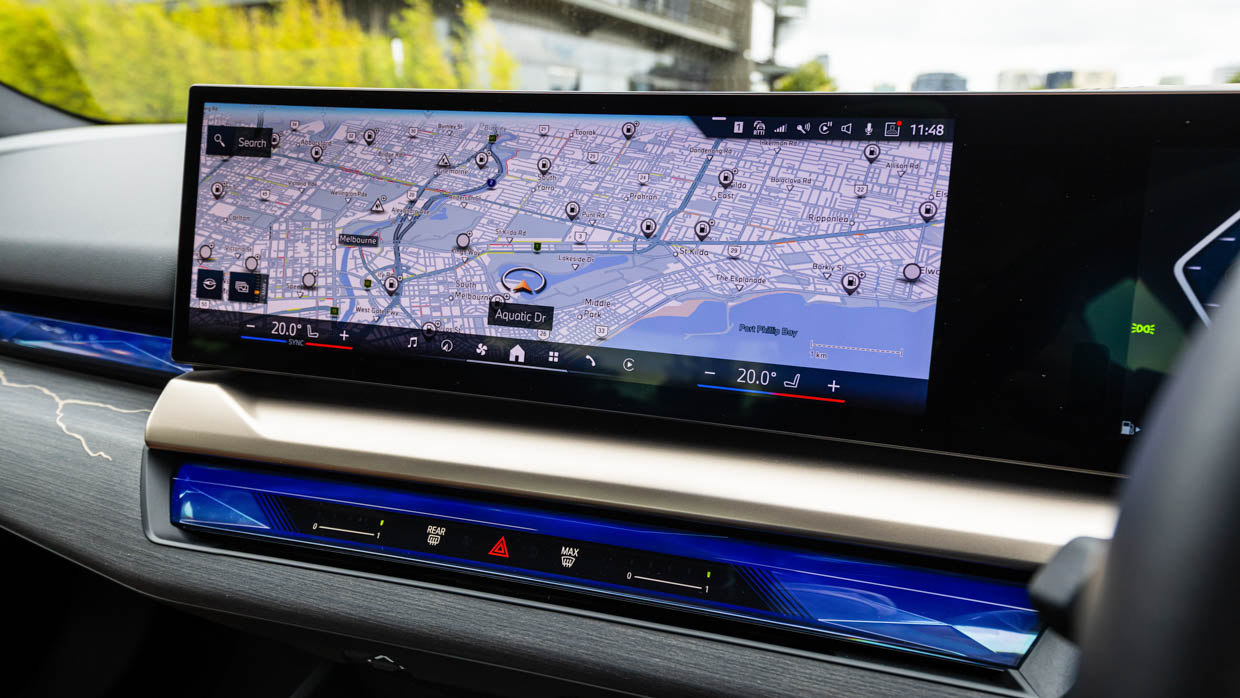 BMW 520i 2024 touchscreen