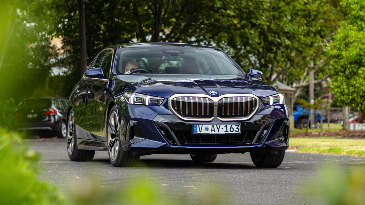 BMW 520i 2024 driving front