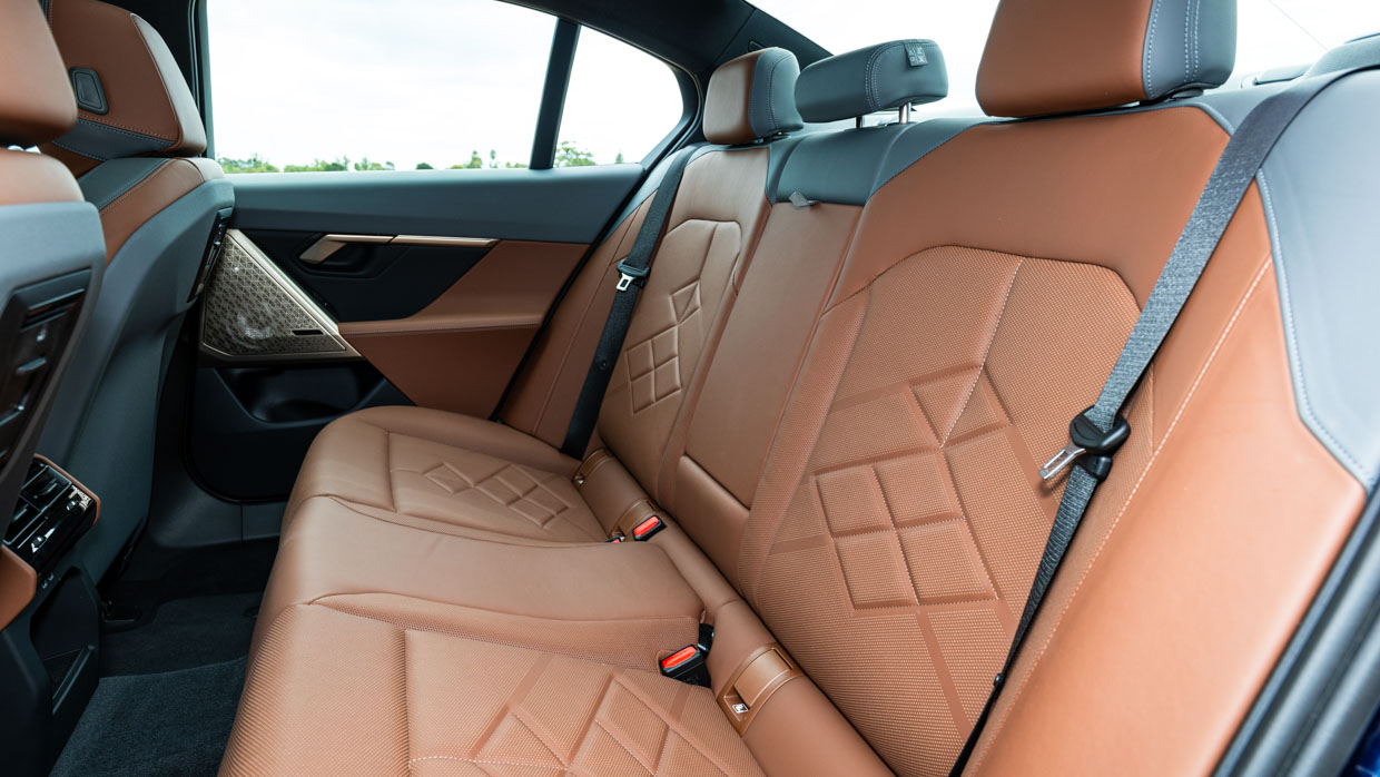 BMW 520i 2024 back seats