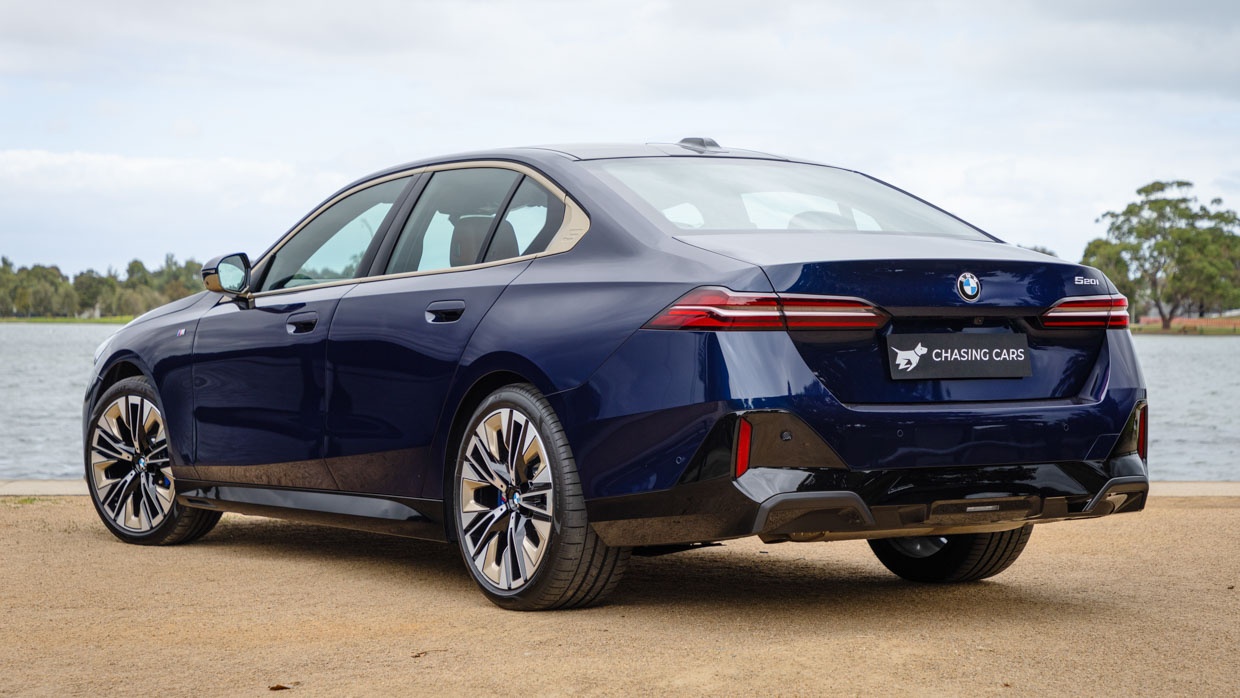 BMW 520i 2024 rear 3/4