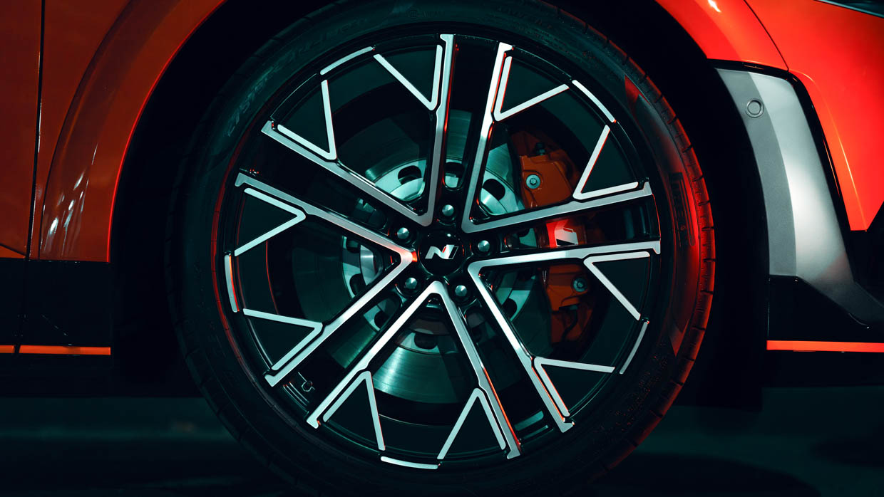 2024 Hyundai Ioniq 5 N alloy wheel design