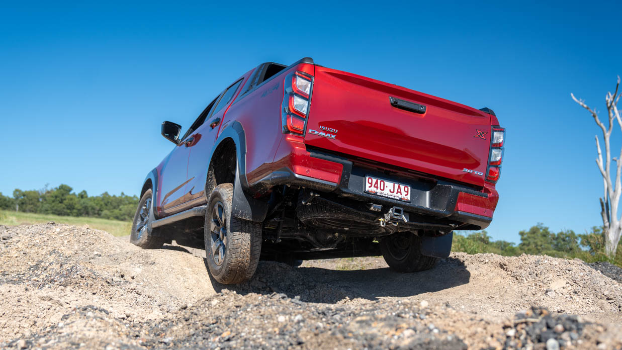 Isuzu D-Max 2024 X-Terrain off-road 3