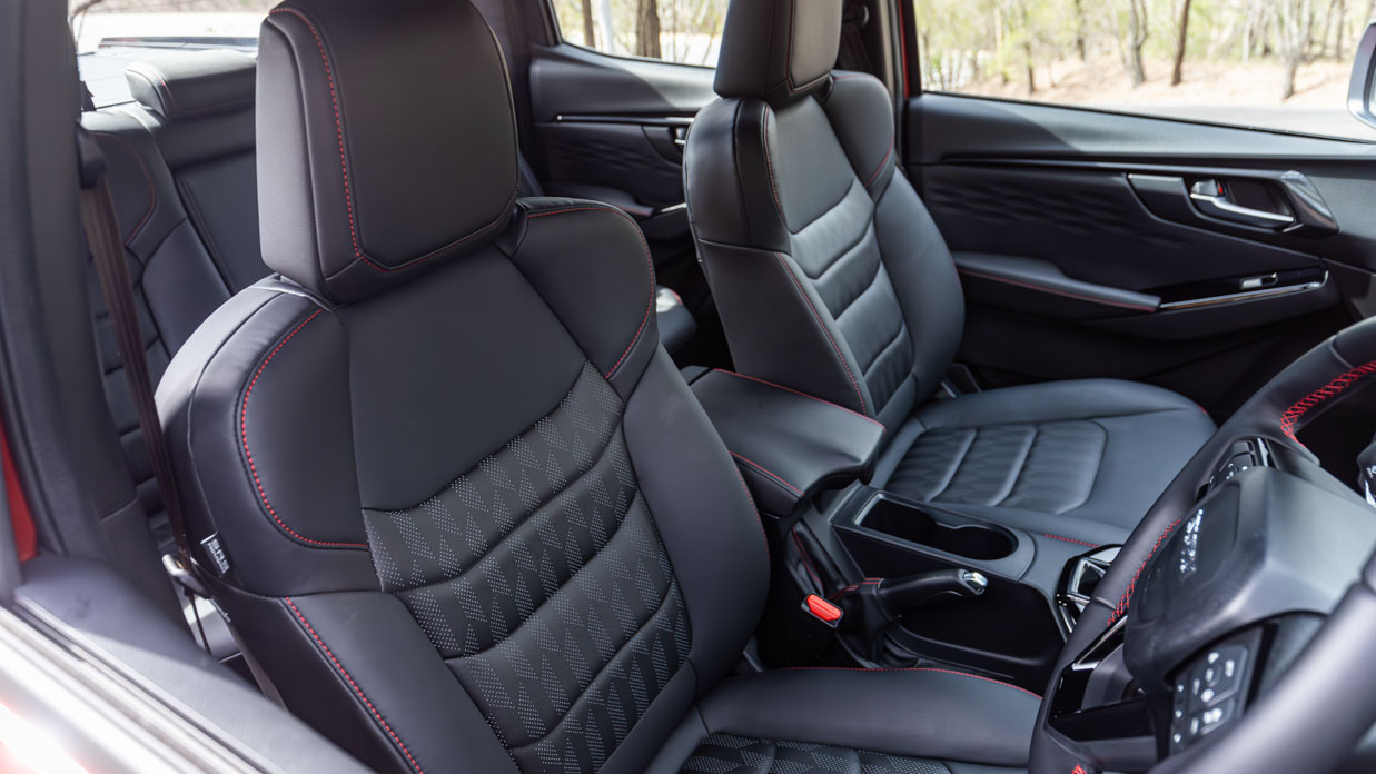 Isuzu D-Max 2024 X-Terrain front seats
