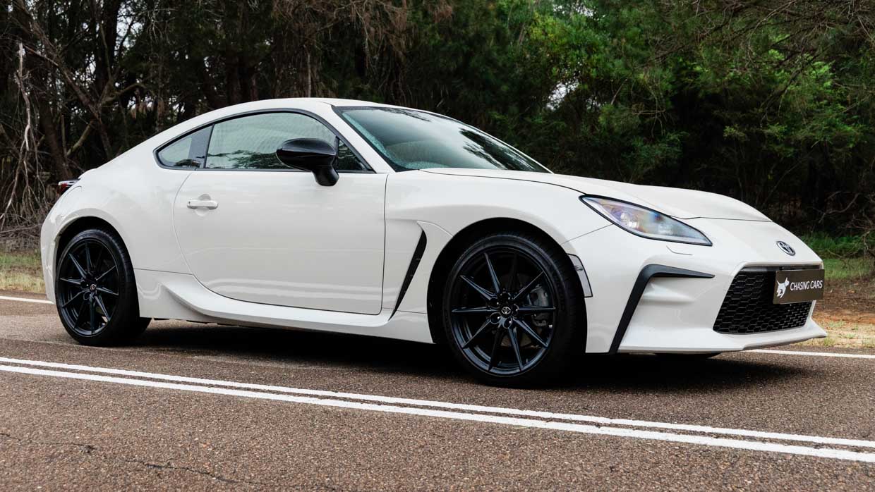 Toyota GR86 GTS 2024 front 3/4 2