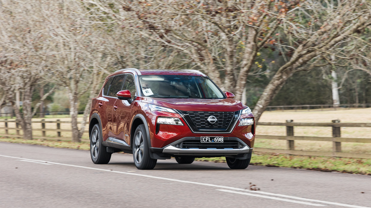 Nissan X-Trail Ti E-Power LT 2023 driving far 9