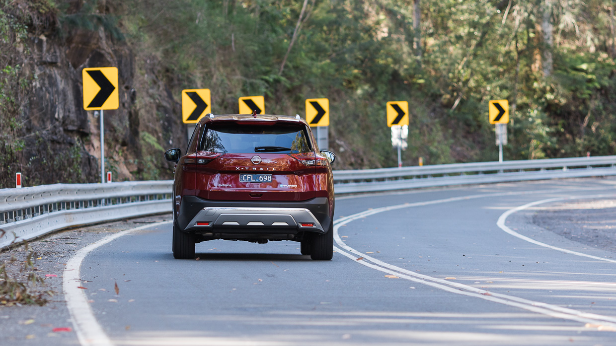 Nissan X-Trail Ti E-Power LT 2023 comparo rear 3
