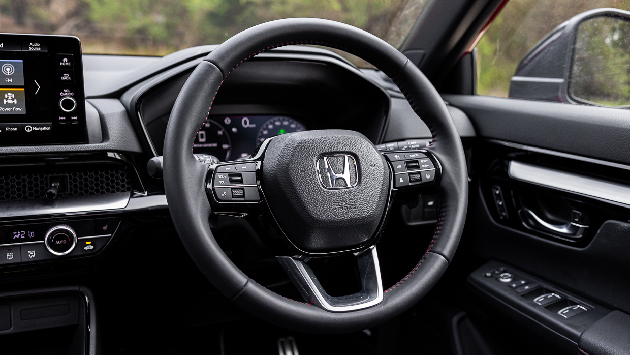 Honda CR-V e-HEV RS 2024 steering wheel