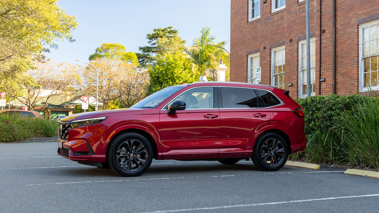 Honda CR-V e-HEV RS 2024 street 3