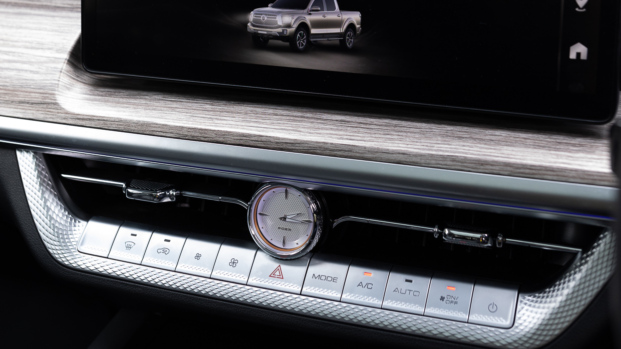 GWM Cannon Alpha Ultra Hybrid 2024 multimedia buttons