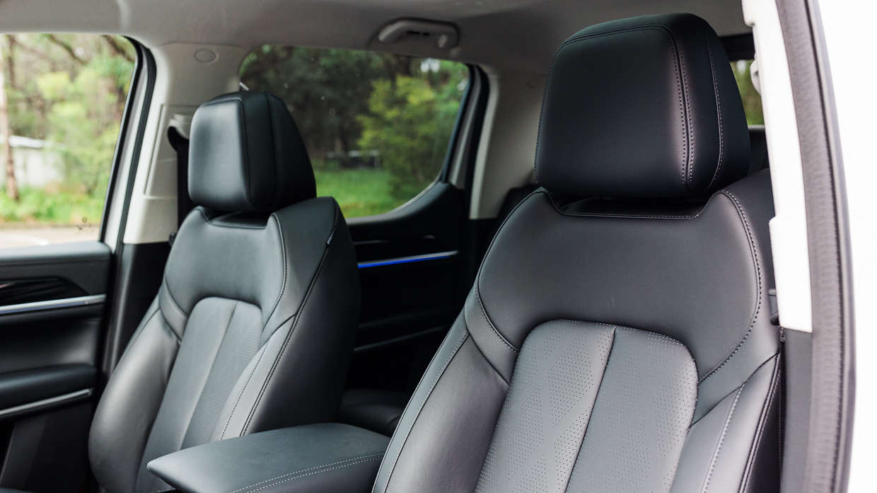 GWM Cannon Alpha Ultra Hybrid 2024 interior front seats