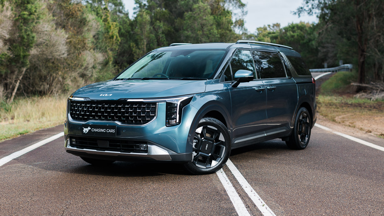 Kia Carnival GTLine Lite 2024 front 3/4