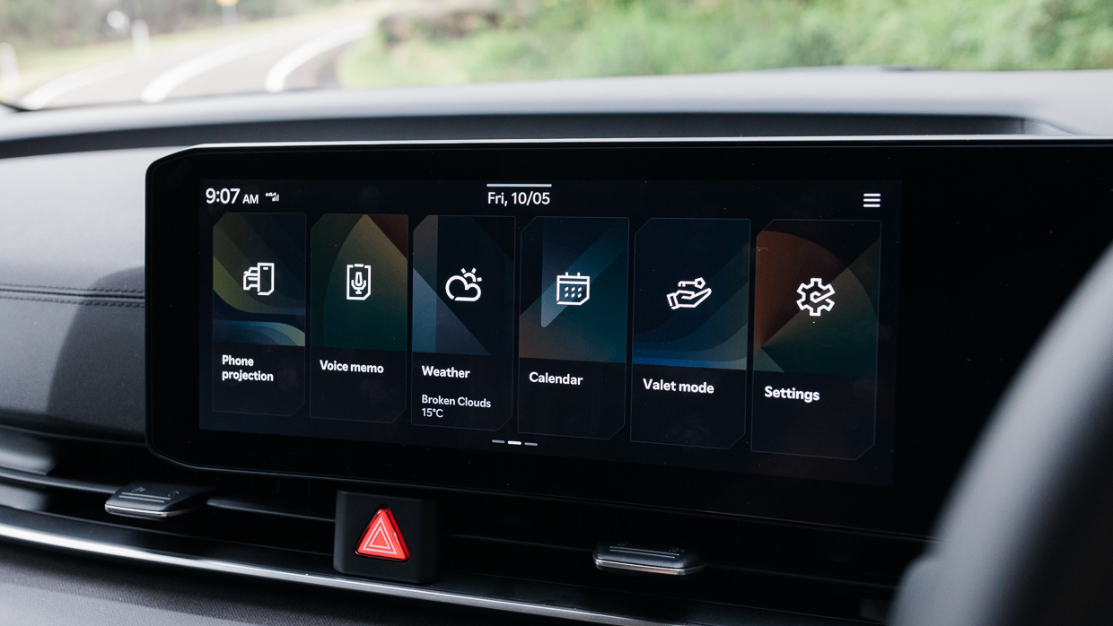 Kia Carnival GT-Line Lite 2024 interior screen