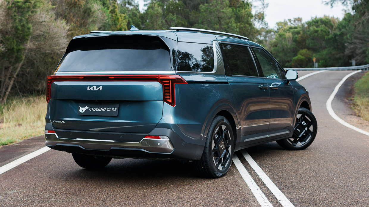 Kia Carnival GTLine Lite 2024 rear 3/4