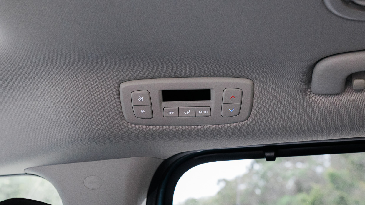 Kia Carnival GT-Line Lite 2024 climate controls