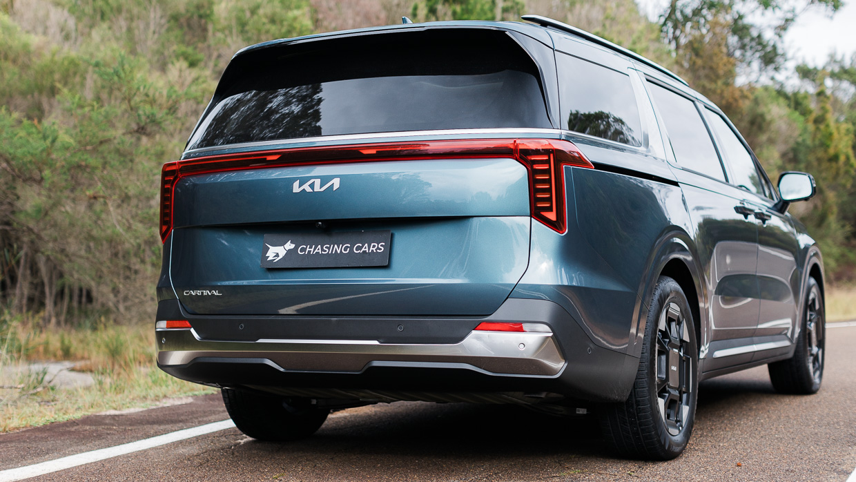Kia Carnival GTLine Lite 2024 rear 2