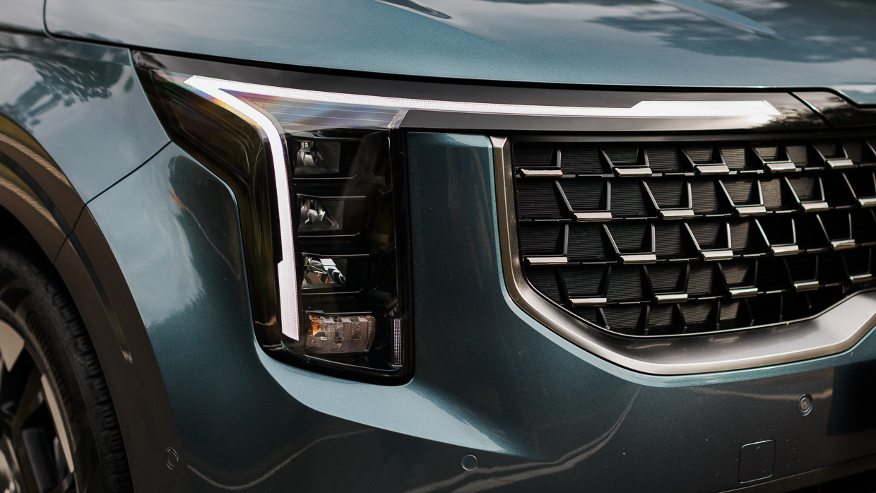 Kia Carnival GTLine Lite 2024 headlight