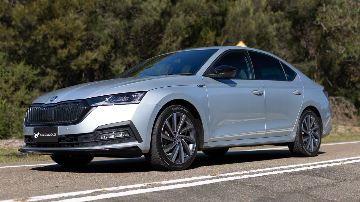 2024 Skoda Octavia Sportline front 3/4 low static