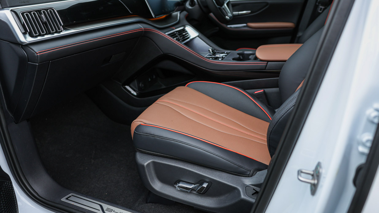 BYD Sealion 2024 front seat