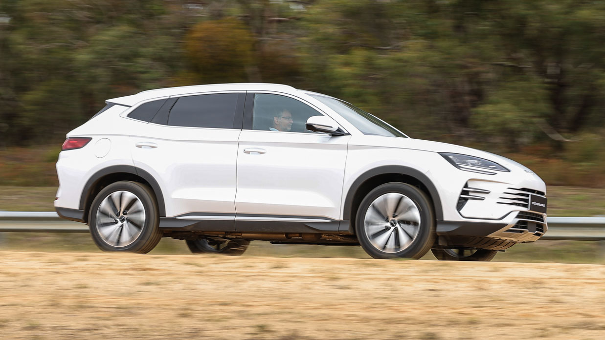 BYD Sealion 2024 driving 2