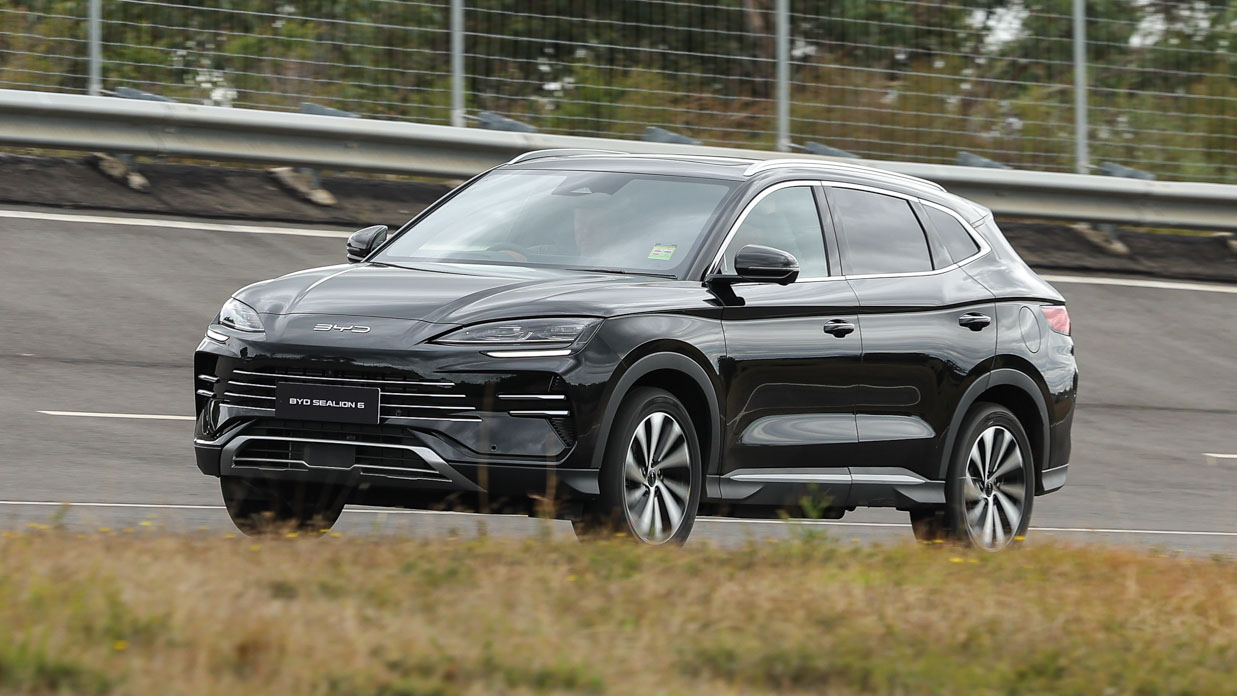 BYD Sealion 2024 driving 5
