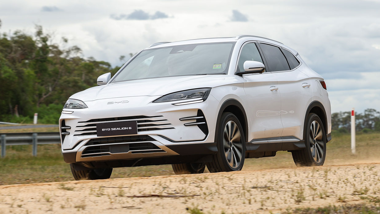 BYD Sealion 2024 driving 8