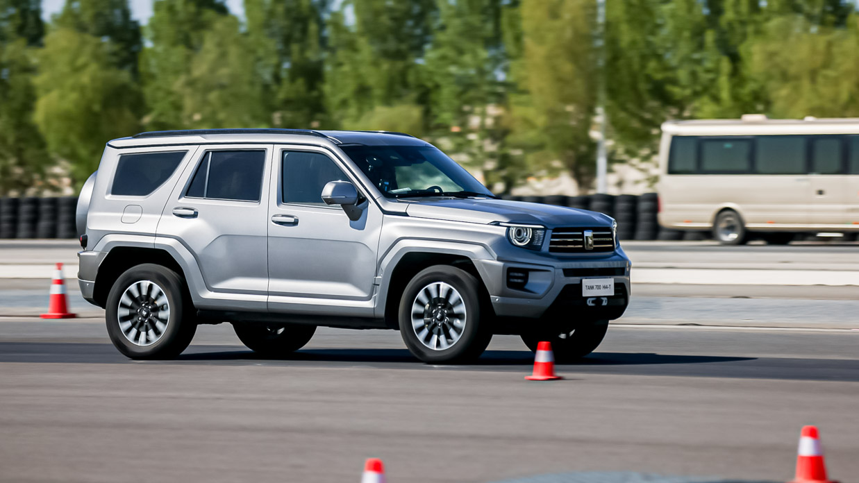 GWM Tank 700 2024 driving