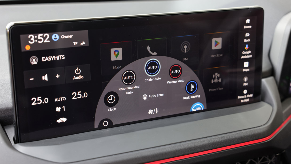 Honda Accord e-HEV RS 2024 interior screen