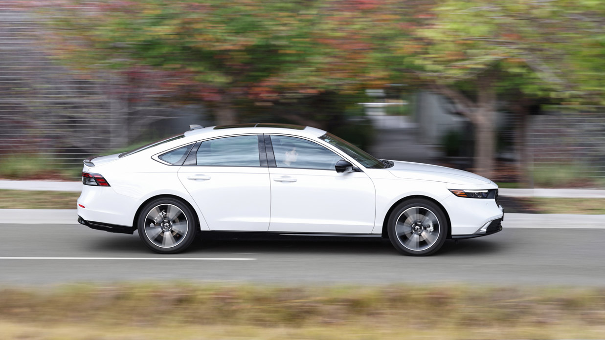 Honda Accord e-HEV RS 2024 driving side 4