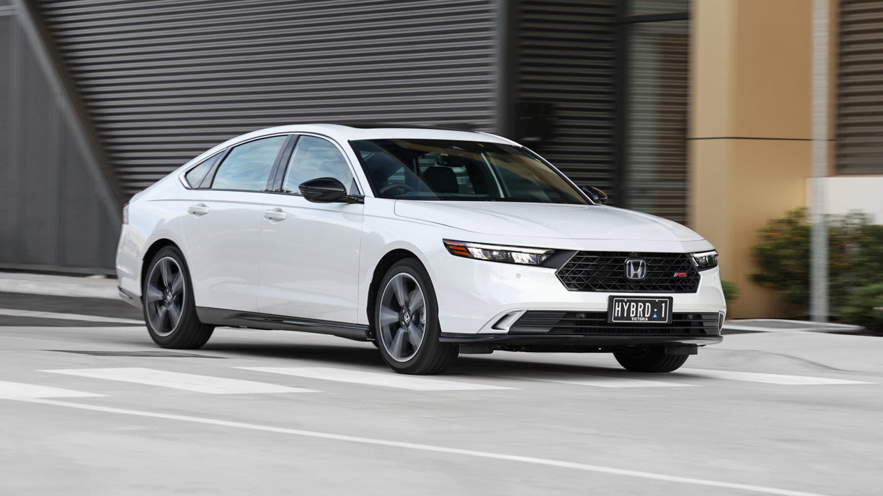 Honda Accord e-HEV RS 2024 driving front 3