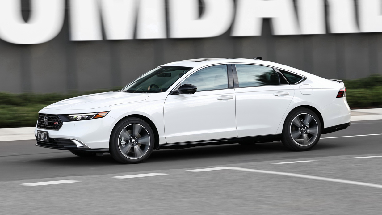 Honda Accord e-HEV RS 2024 driving