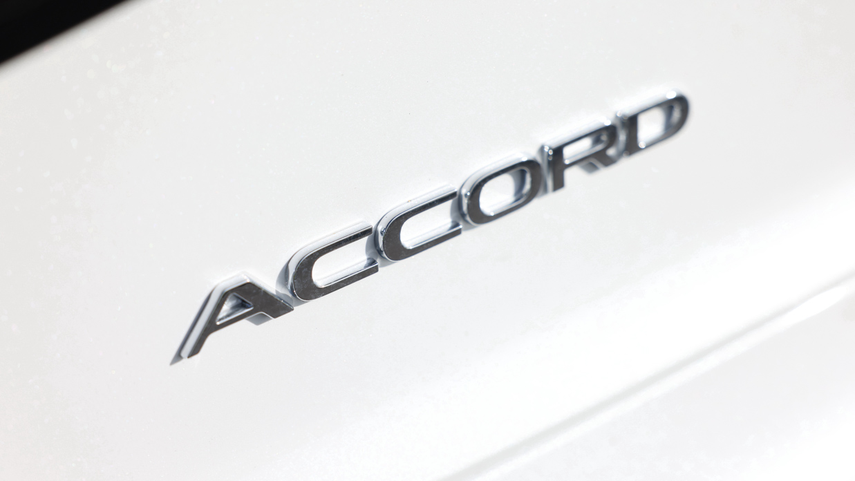 Honda Accord e-HEV RS 2024 badge 2