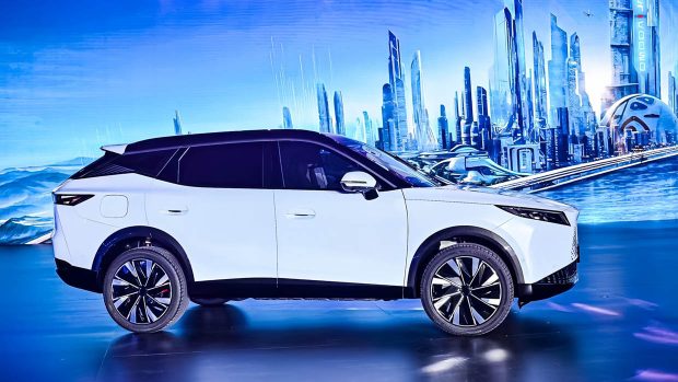 2025 Chery Omoda 7 hybrid SUV side profile static