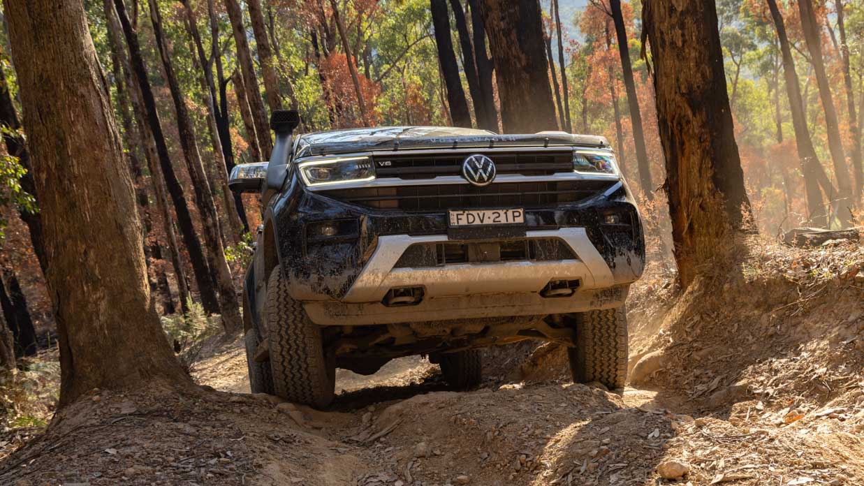 Volkswagen Amarok lifted 2024 off-road front close