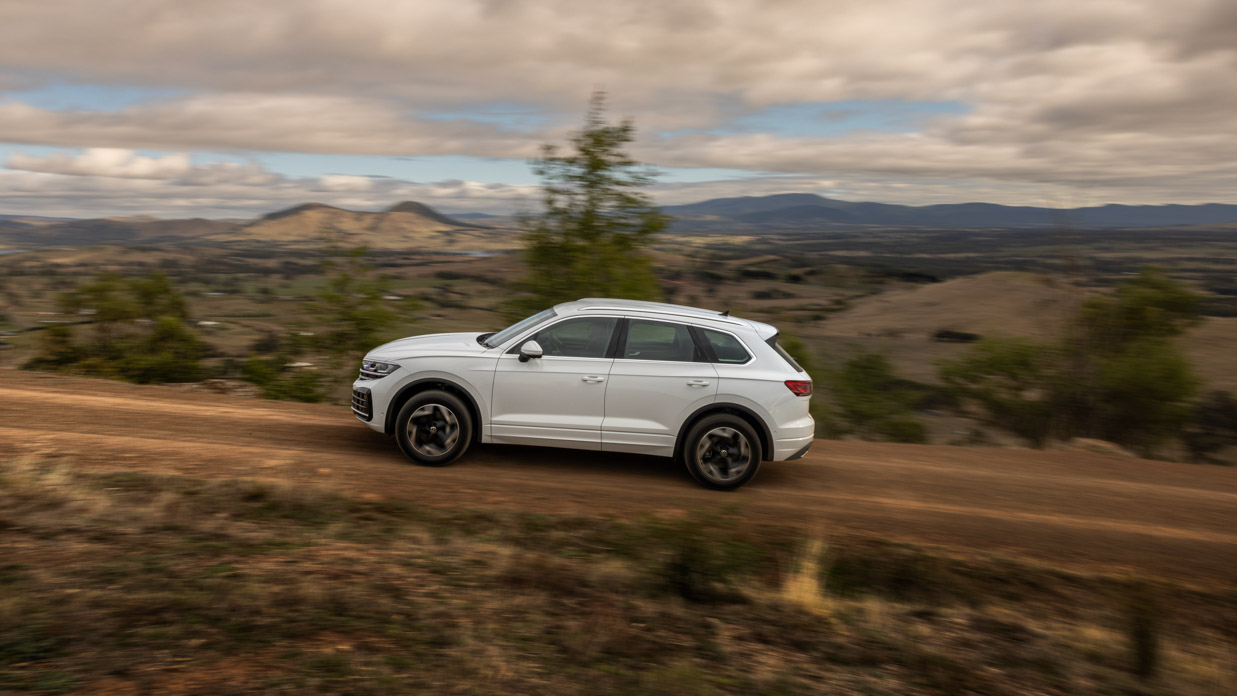 Volkswagen Touareg 170TDI 2024 driving dirt