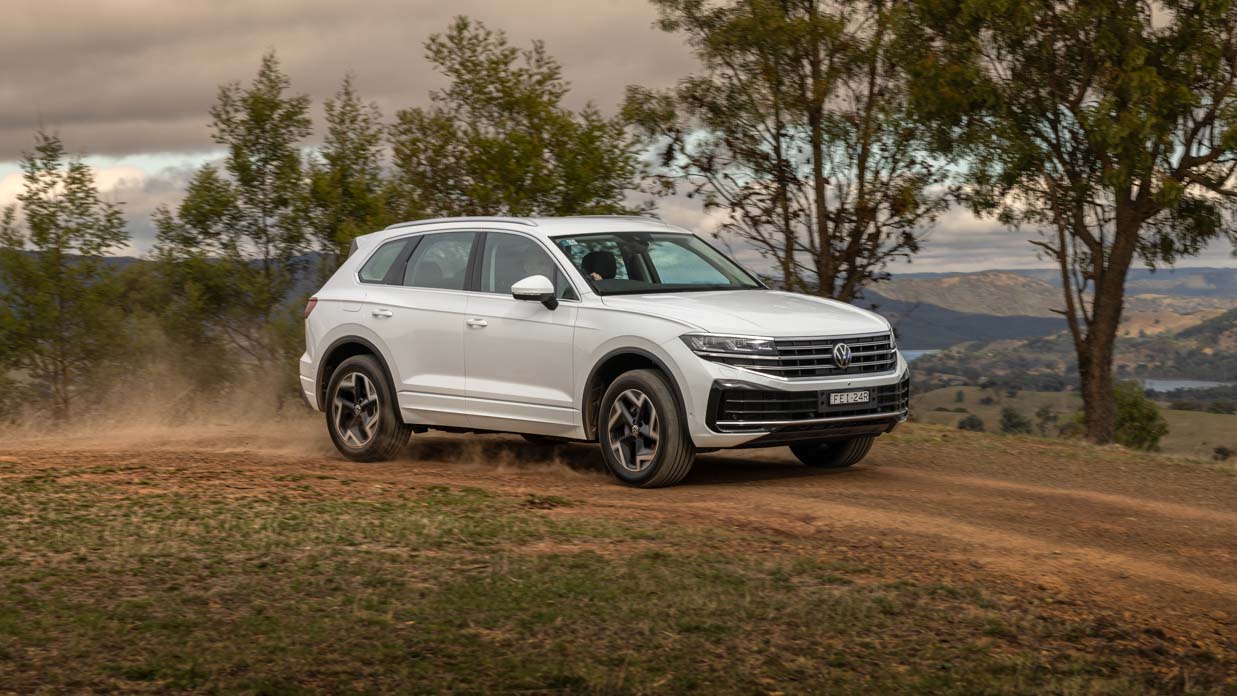 Volkswagen Touareg 170TDI 2024 driving dirt front