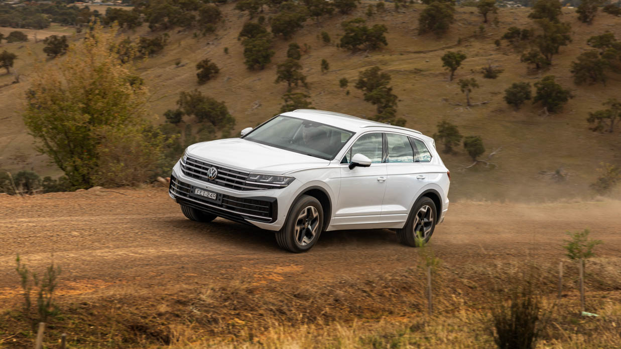 Volkswagen Touareg 170TDI 2024 driving dirt front 2