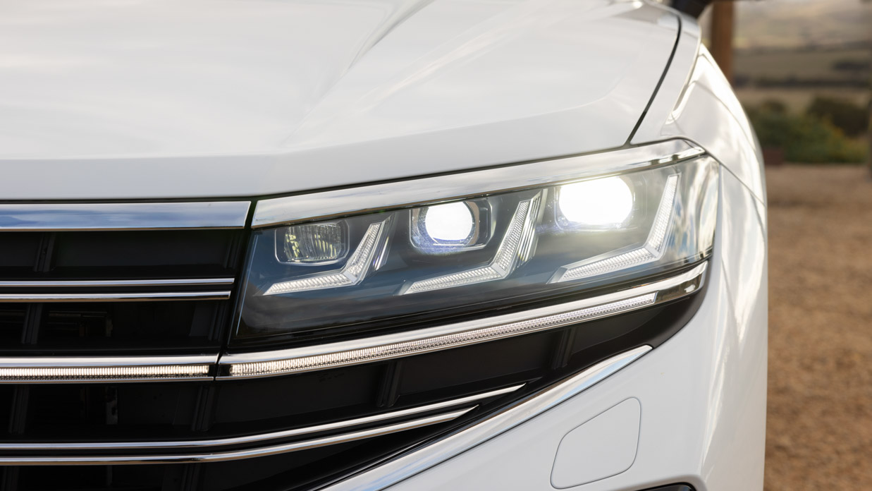 Volkswagen Touareg 170TDI 2024 headlight