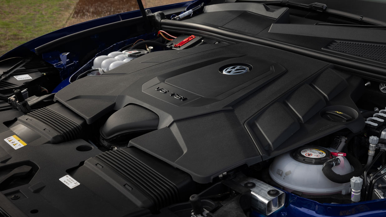 Volkswagen Touareg R 2024 engine