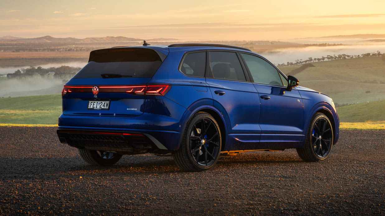 Volkswagen Touareg R 2024 rear 3/4