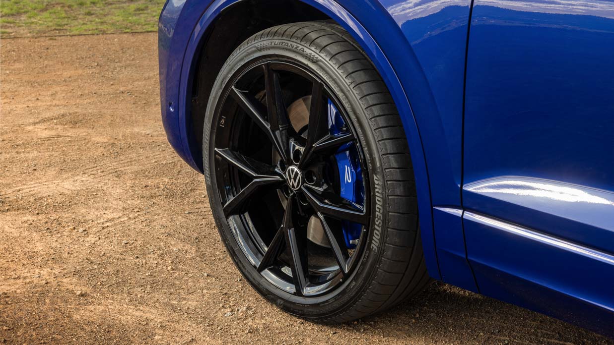 Volkswagen Touareg R 2024 dirt wheel