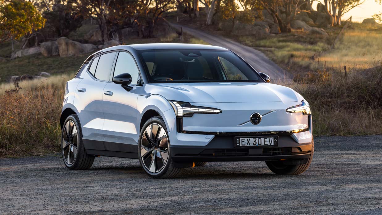 2024 Volvo EX30 front 3/4 static