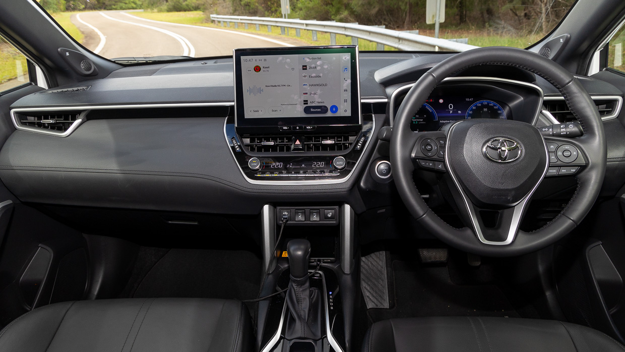 Toyota Corolla Cross Atmos 2024 interior 3